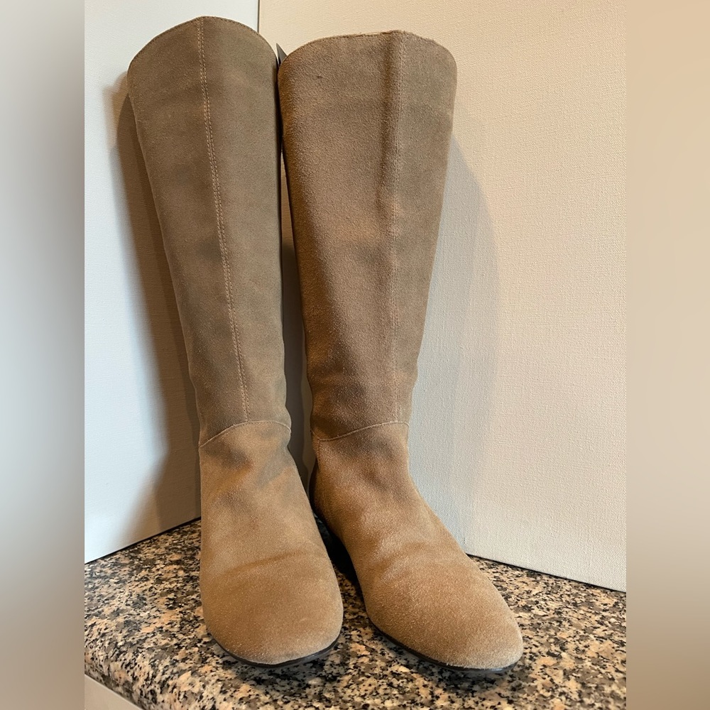 Coastal Cowgirl - Steve Madden - Taupe Suede Boots - 10 - Picture 2 of 12
